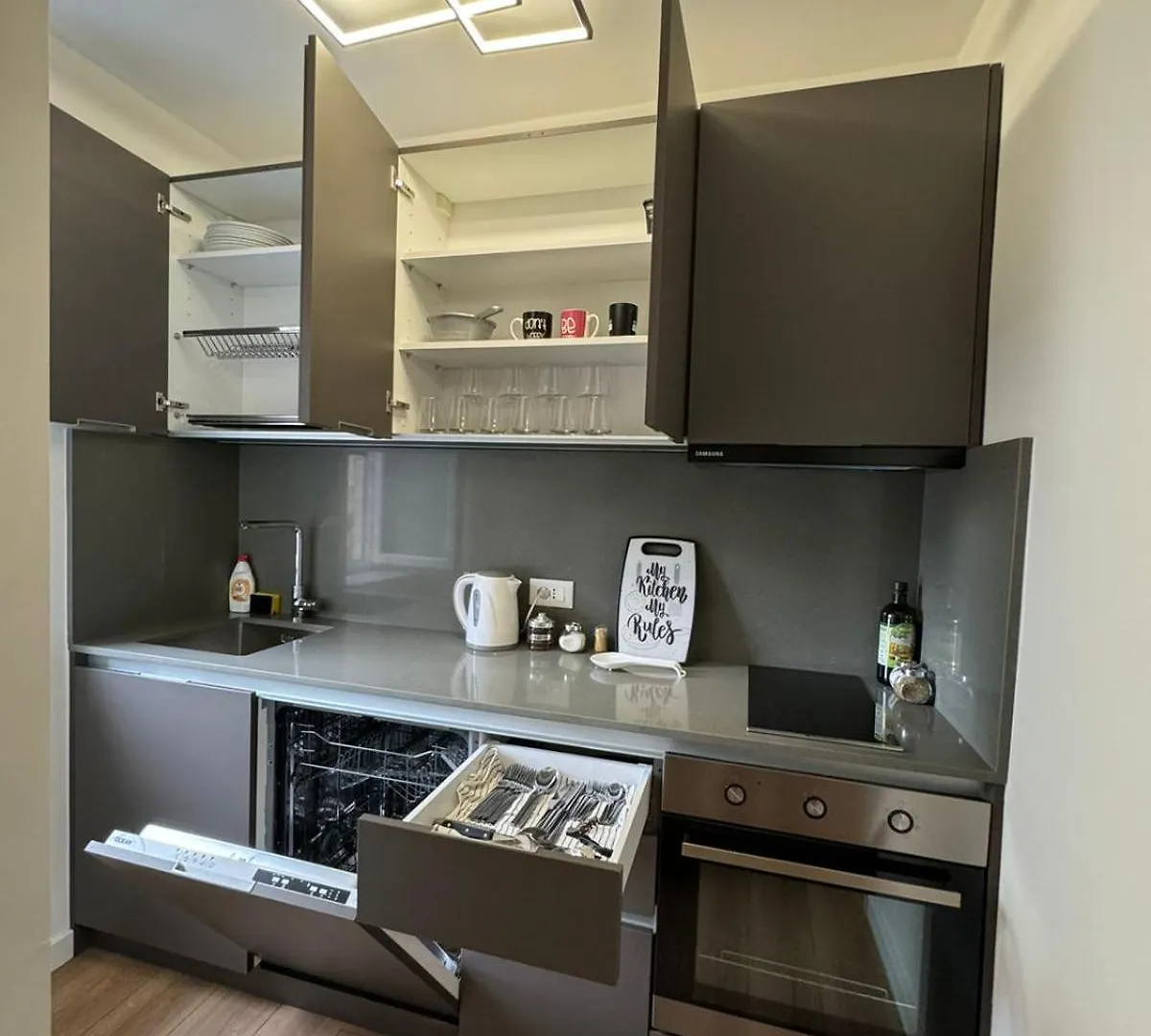 Be My Guest - Lovely Home Tirana Apartment
